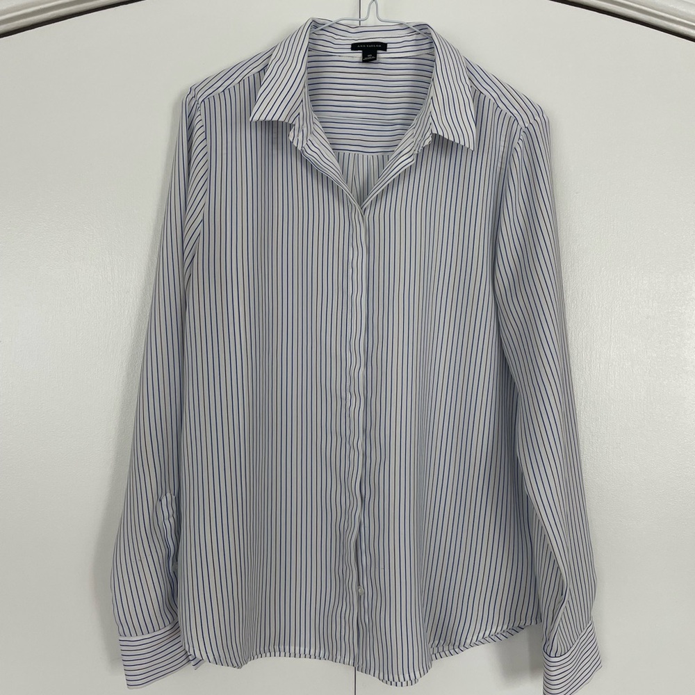 Ann Taylor Ladie’s Blue, black and White Striped buttoned down Shirt size 10